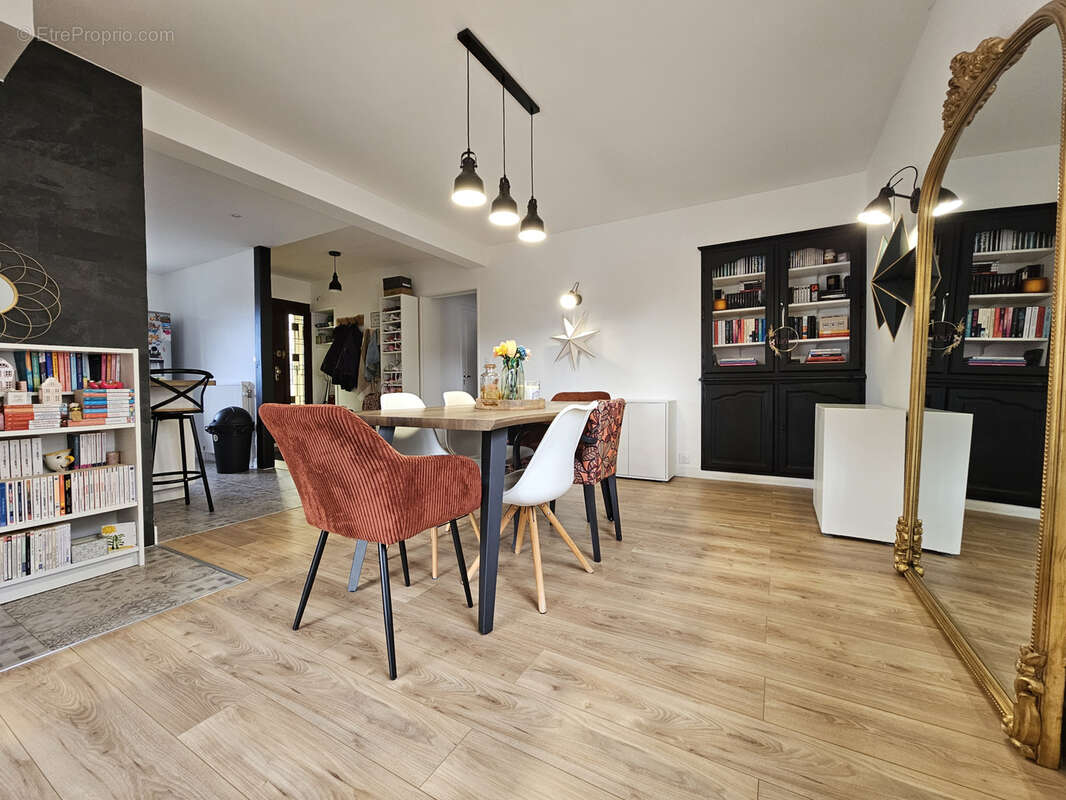 Maison à SAINT-DENIS-DE-L'HOTEL