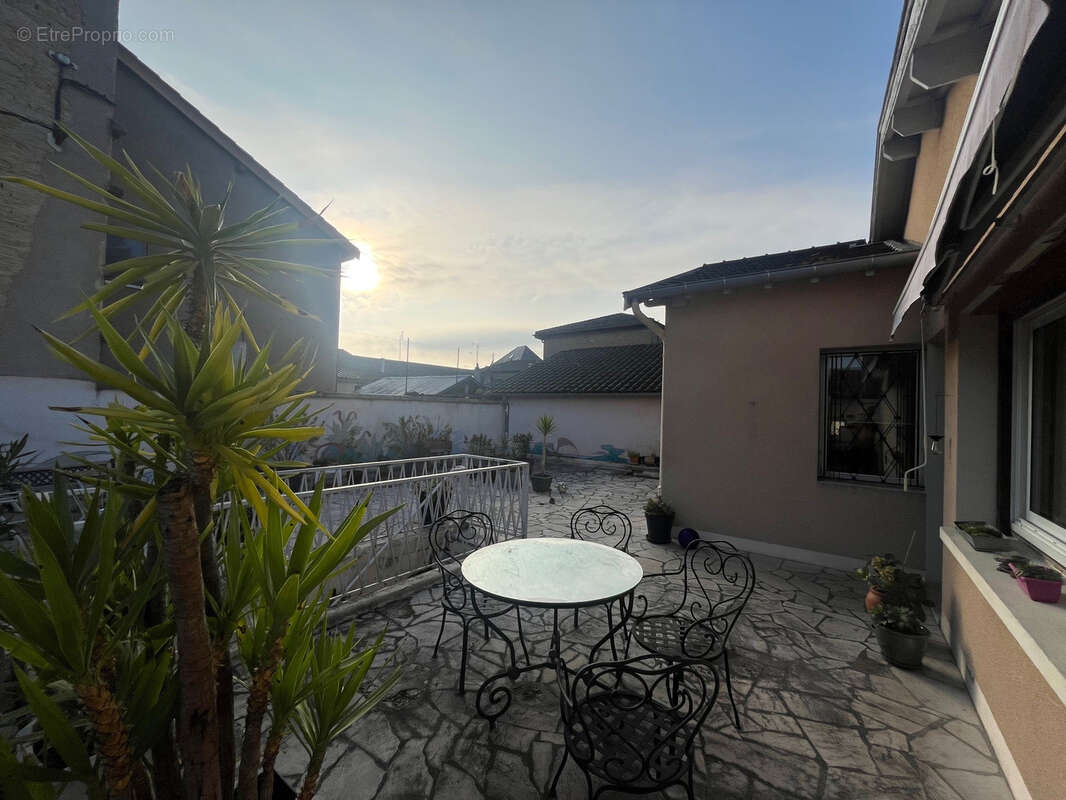 Maison à MONTMERLE-SUR-SAONE