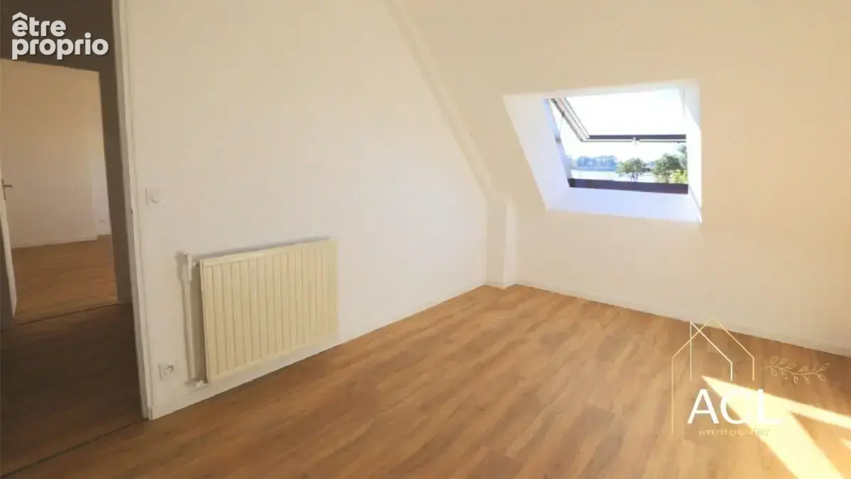 Maison rénovée de 4 chambres avec commerces à pieds - photo 10