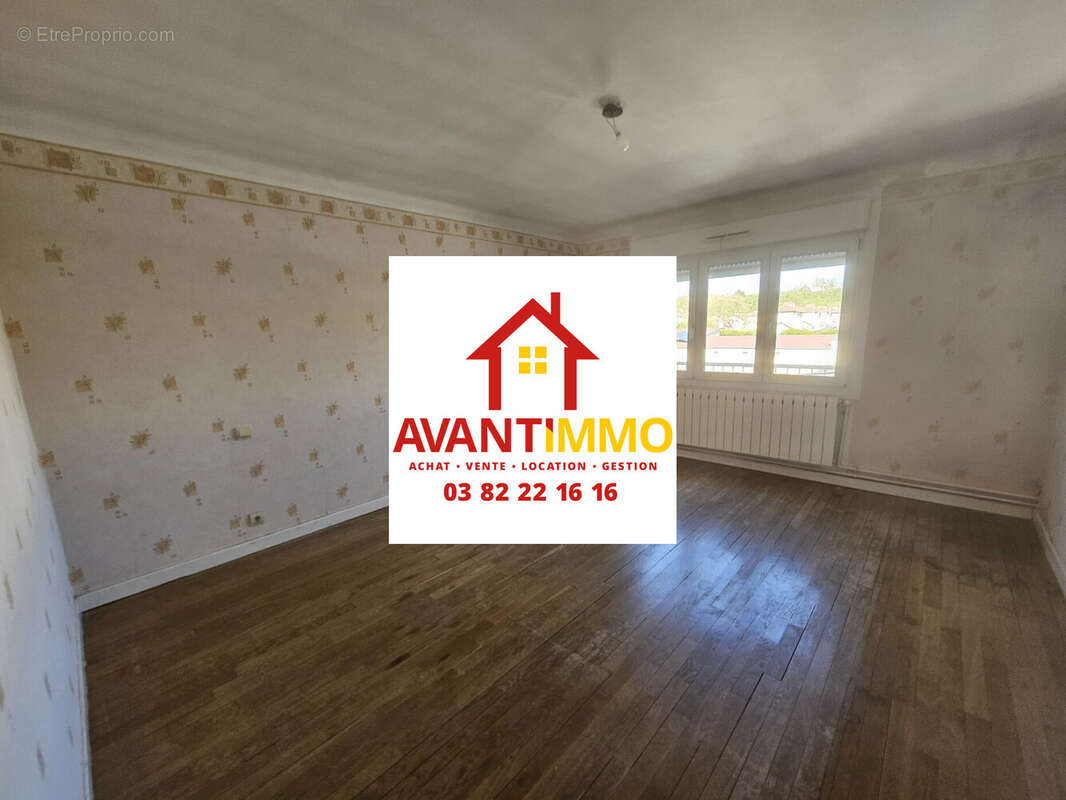 APPARTEMENT GAUCHE CHAMBRE - Appartement à JOEUF
