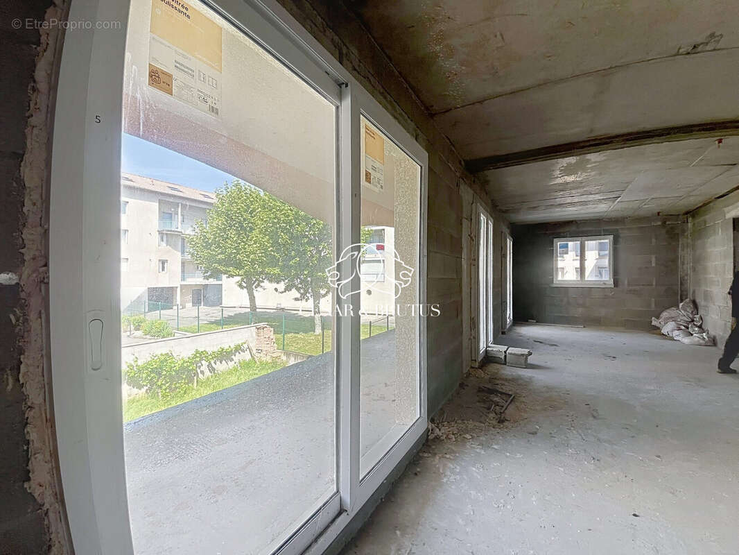 Appartement 696 m² à Le Peage-De-Roussillon  - photo 9