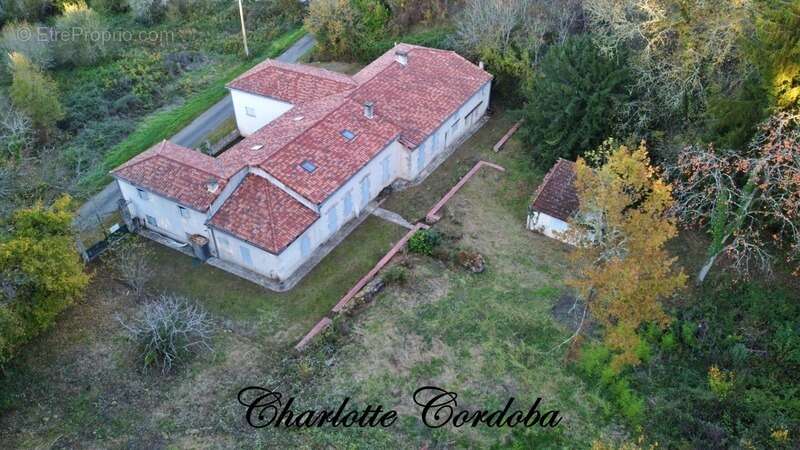 Maison à FEUGAROLLES