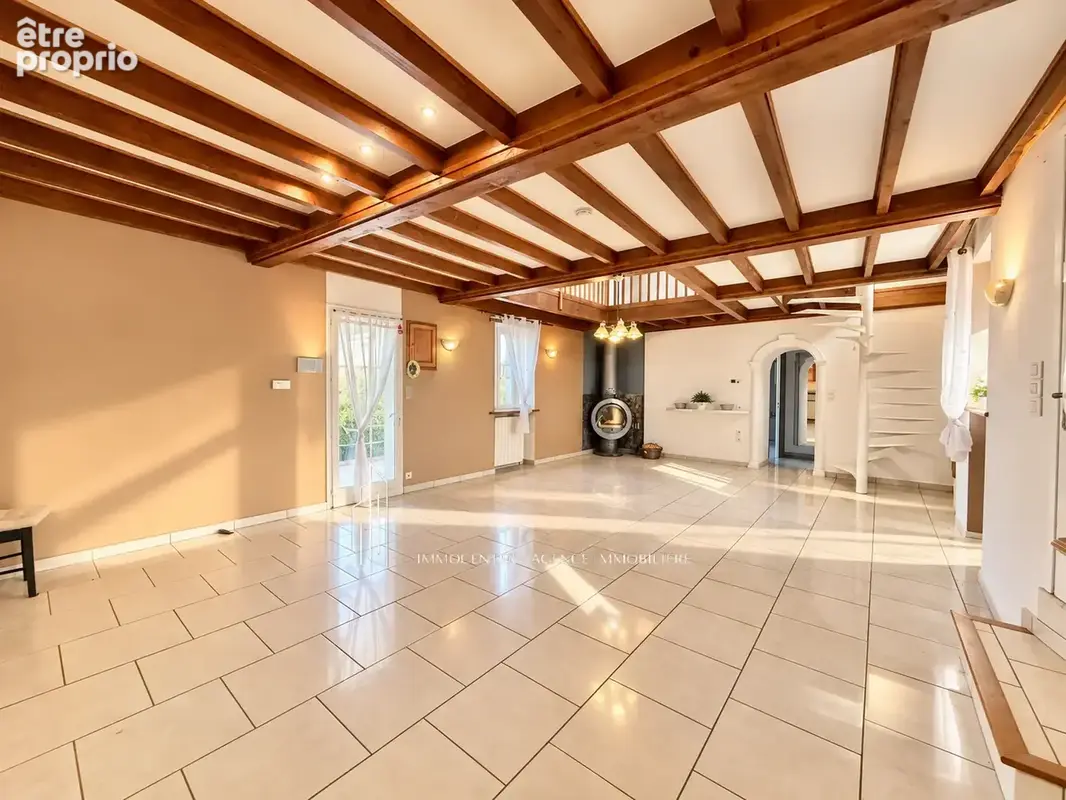 Grande bâtisse de caractère   Plus de 150 m2 habitables + seconde habitation d’environ 130 m2   Fort potentiel - photo 6