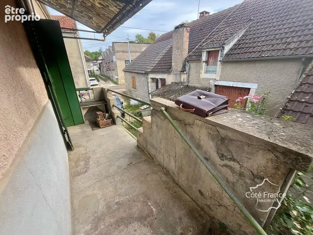 Maison à rénover avec grand garage et un jardin de 100m2 - photo 3