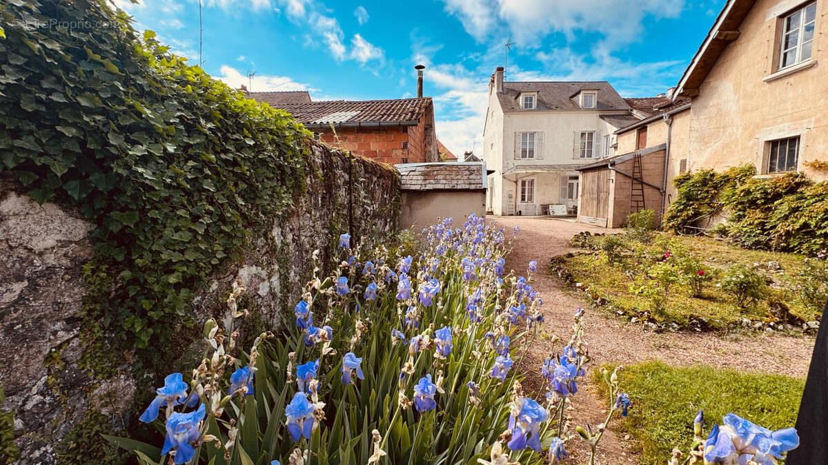 Maison à AVALLON
