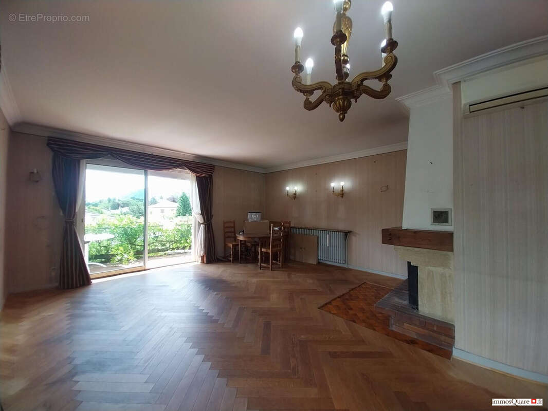 SALON - Maison à MONTBONNOT-SAINT-MARTIN