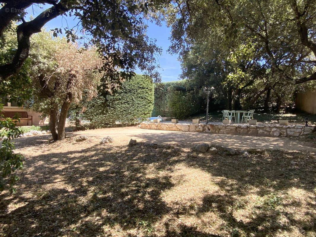 Charmante villa de plain pied avec piscine. - photo 13