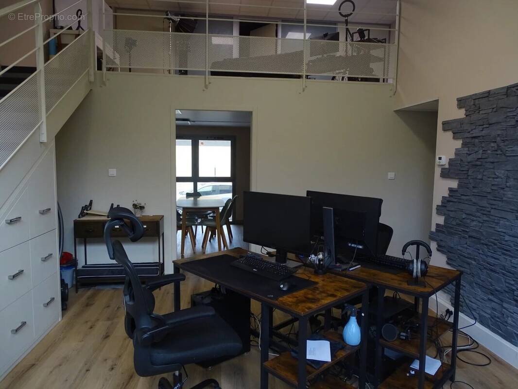 Commerce à VENELLES