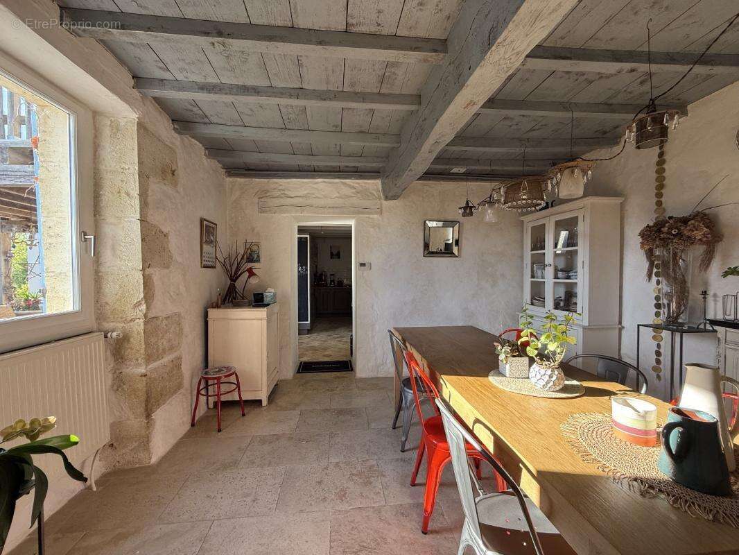 Maison à VIC-FEZENSAC