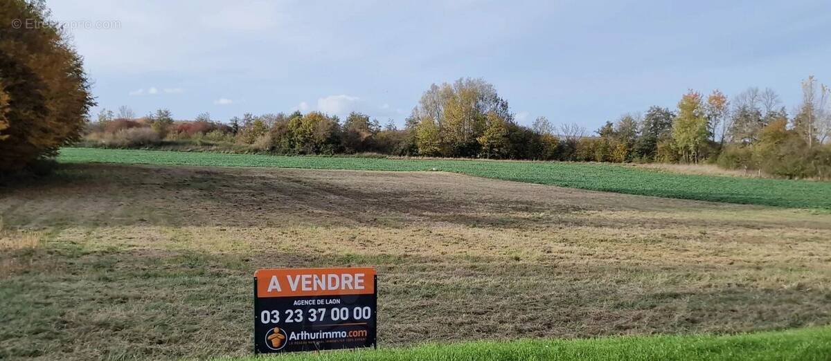 Terrain à FROIDMONT-COHARTILLE