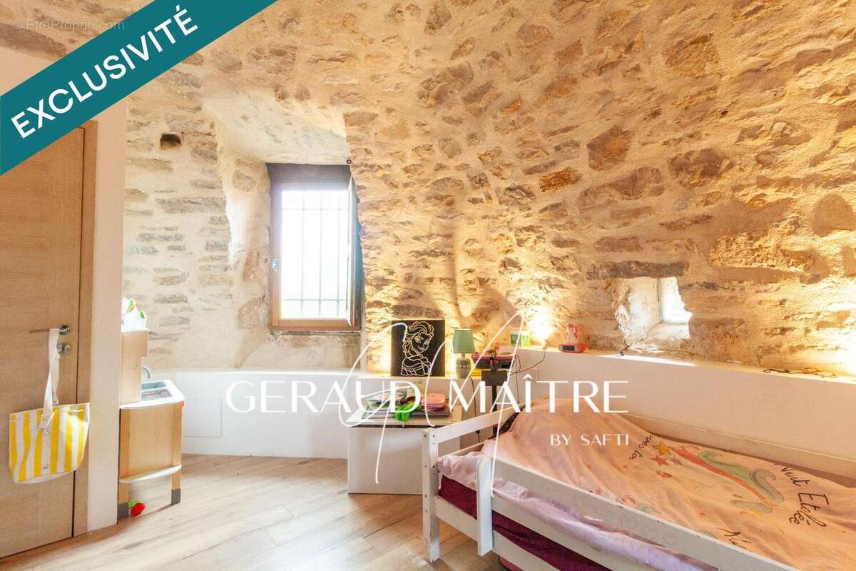Maison 114 m² à Viala-Du-Pas-De-Jaux  - photo 9