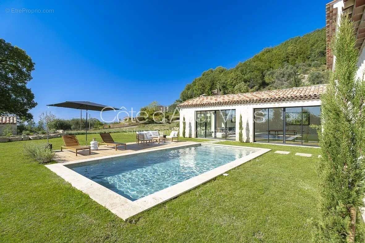 Maison à TOURRETTES-SUR-LOUP