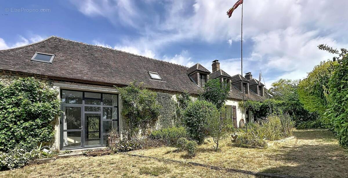 Maison 215 m² à Thorigny-Sur-Oreuse  - photo 1