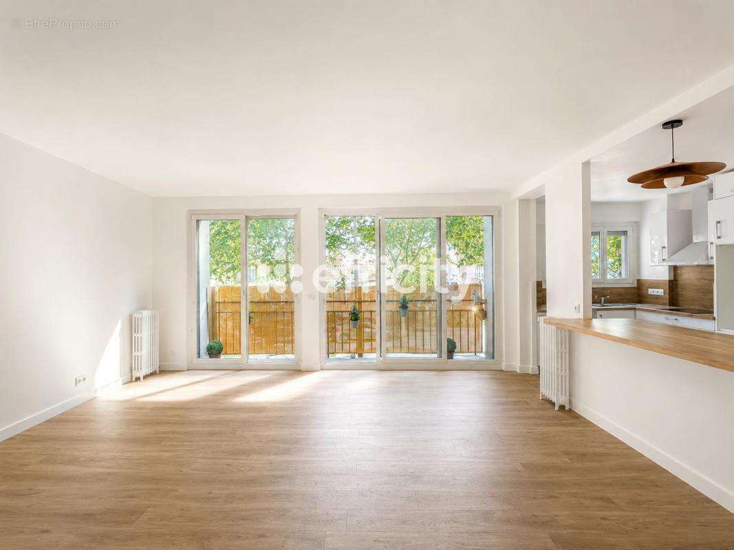 Appartement à PARIS-16E