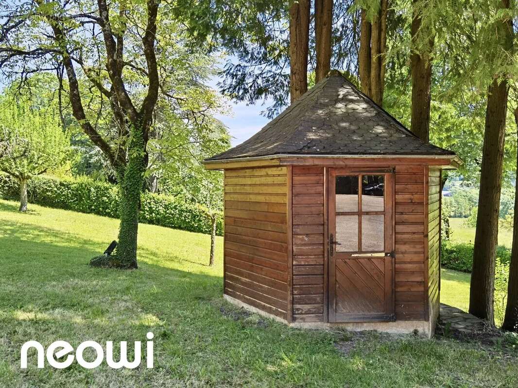 Maison à VIC-SUR-CERE