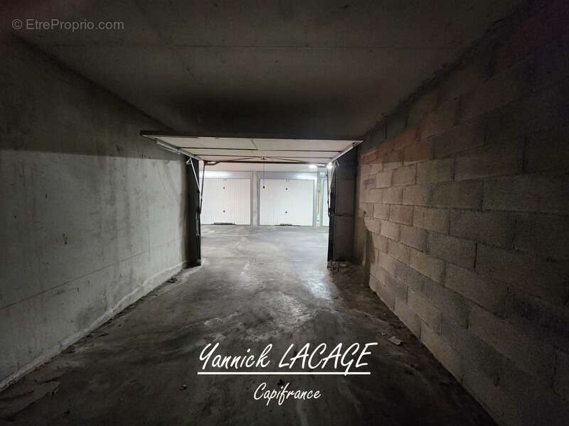 Parking à MARSEILLE-14E