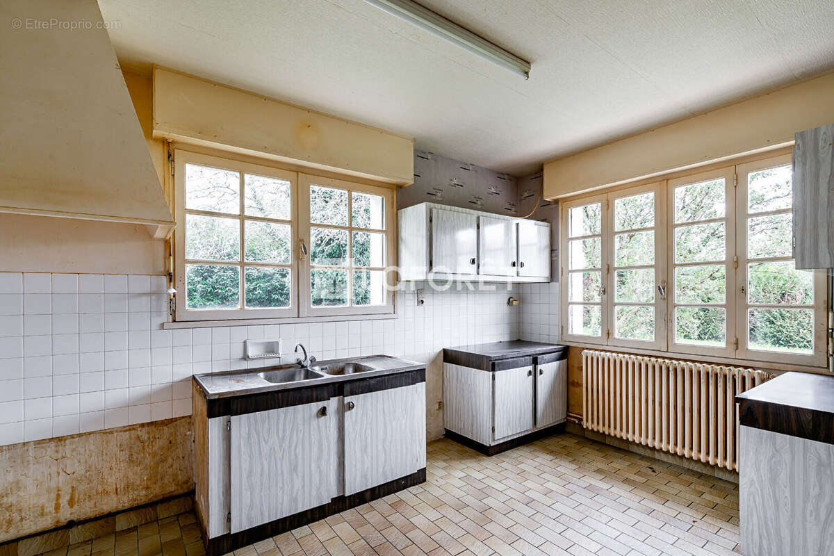 Maison à AMBARES-ET-LAGRAVE