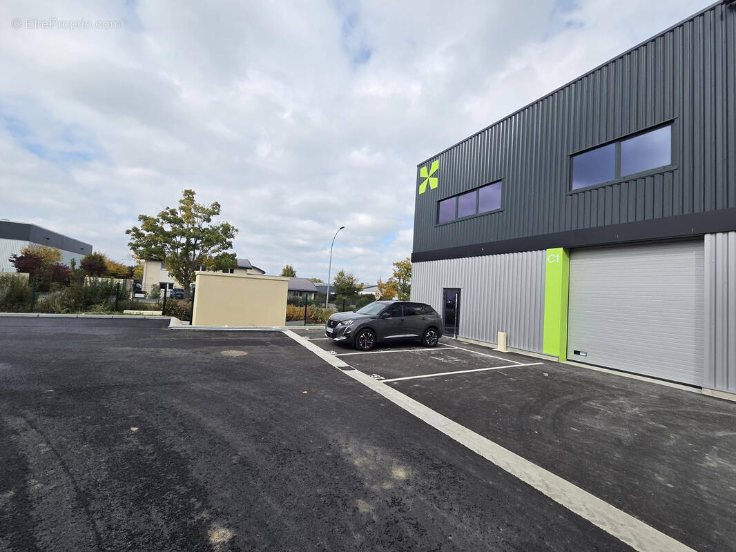 Commerce à SAINT-BARTHELEMY-D&#039;ANJOU