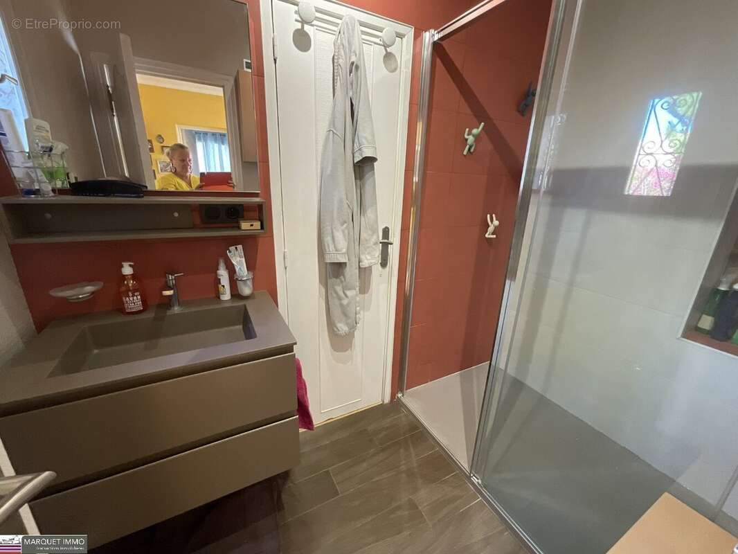 Découvrez cet ensemble immobilier composé de 2 villas indépendantes T6 de 179 m² et T3 de 59 m² en 4 faces sur 828 m² de terrain - photo 25