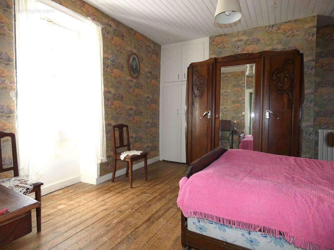 Maison 160 m2 / 4 chambres / 2 granges / terrain 3500m² environ - photo 16