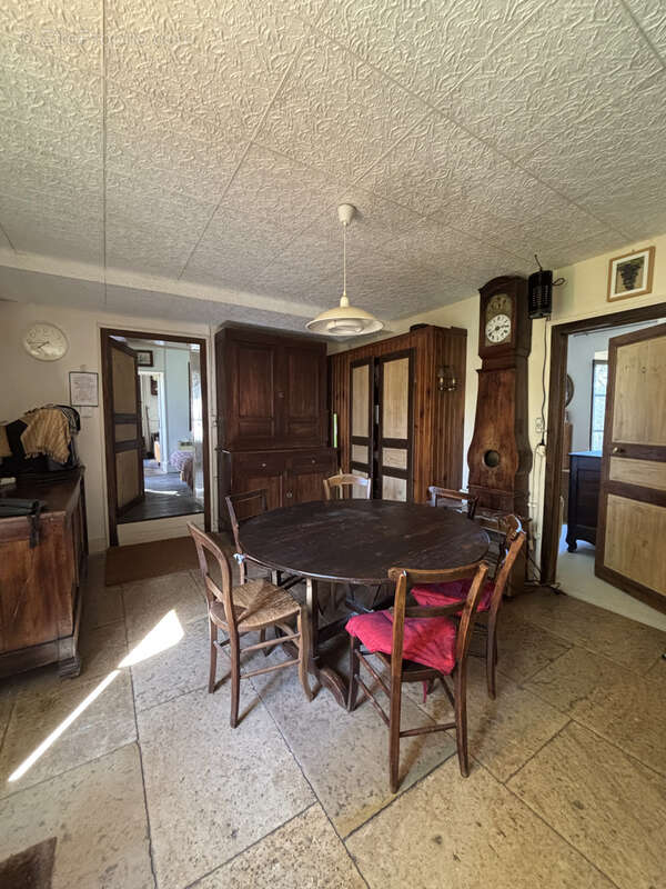 Maison à MONTLIOT-ET-COURCELLES