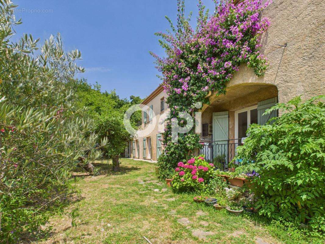 Maison à LES ADRETS-DE-L&#039;ESTEREL