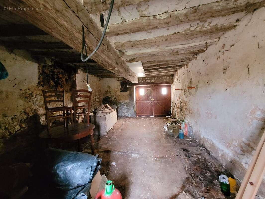 Parking à MOUTIERS-AU-PERCHE