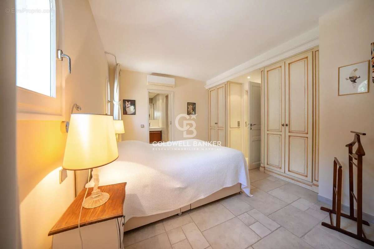 Maison à VALBONNE