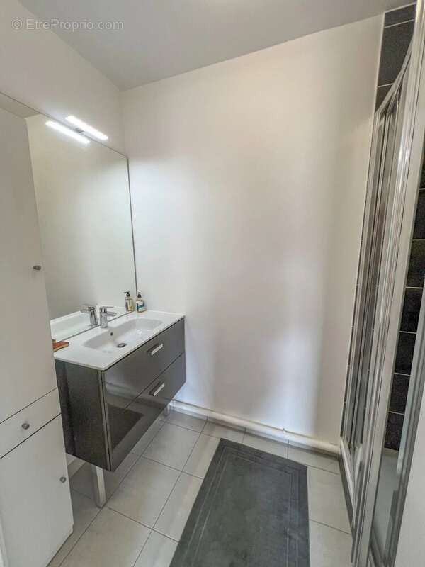 Appartement à LE MESNIL-SAINT-DENIS