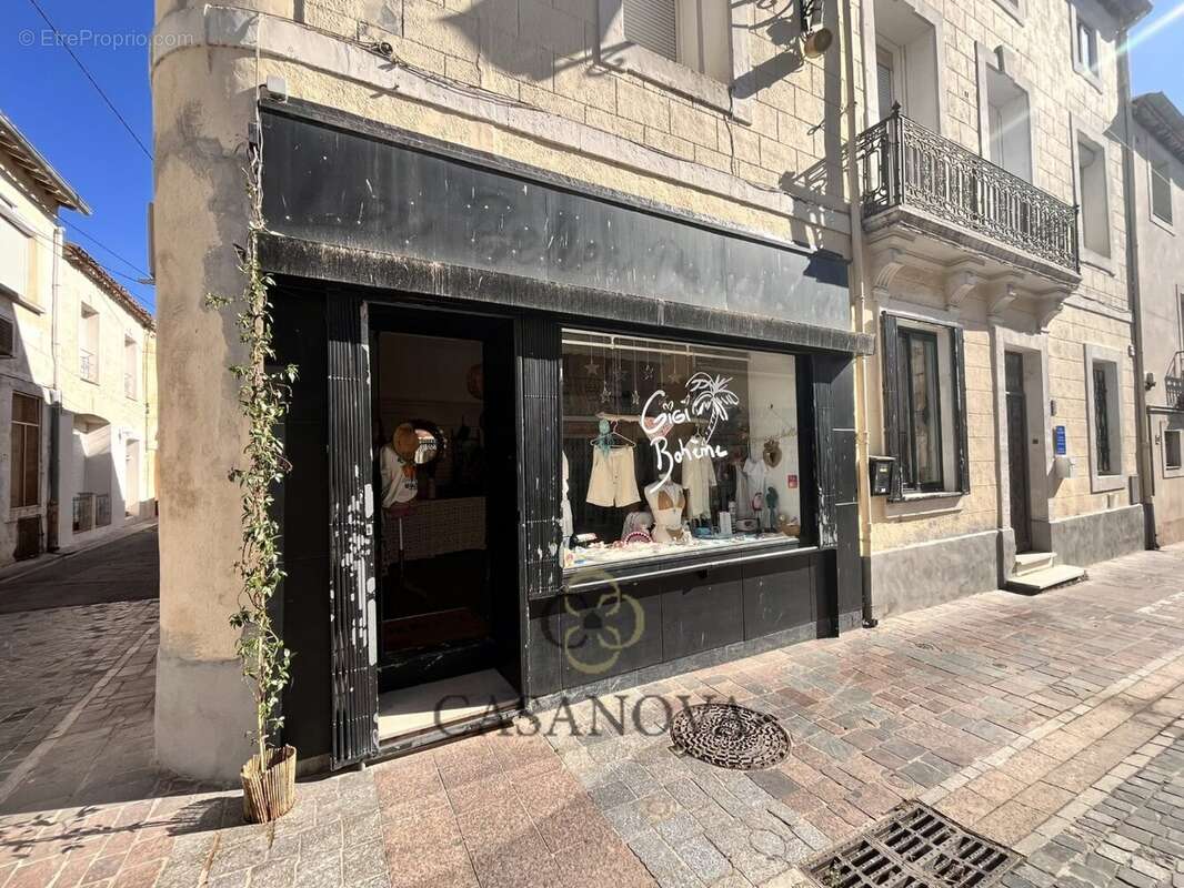 Commerce à MAUGUIO