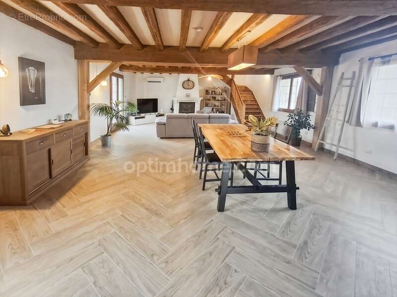 Maison à TREMBLAY-LES-VILLAGES