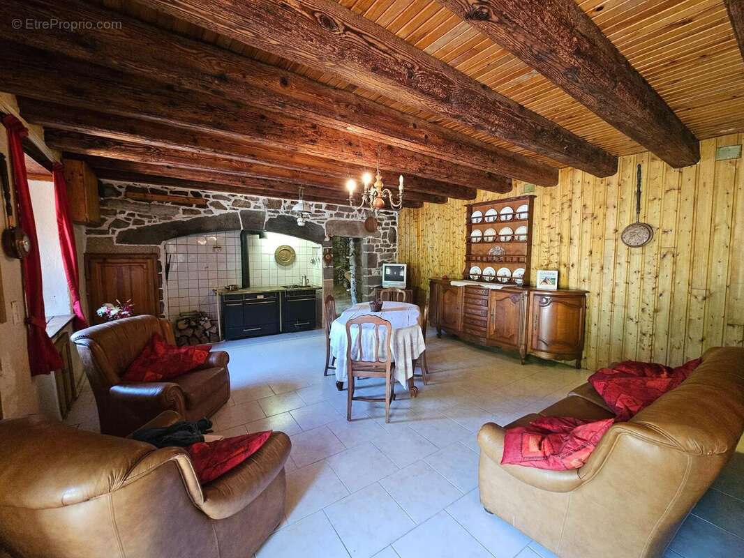 Maison 90 m² à Chaudes-Aigues  - photo 3