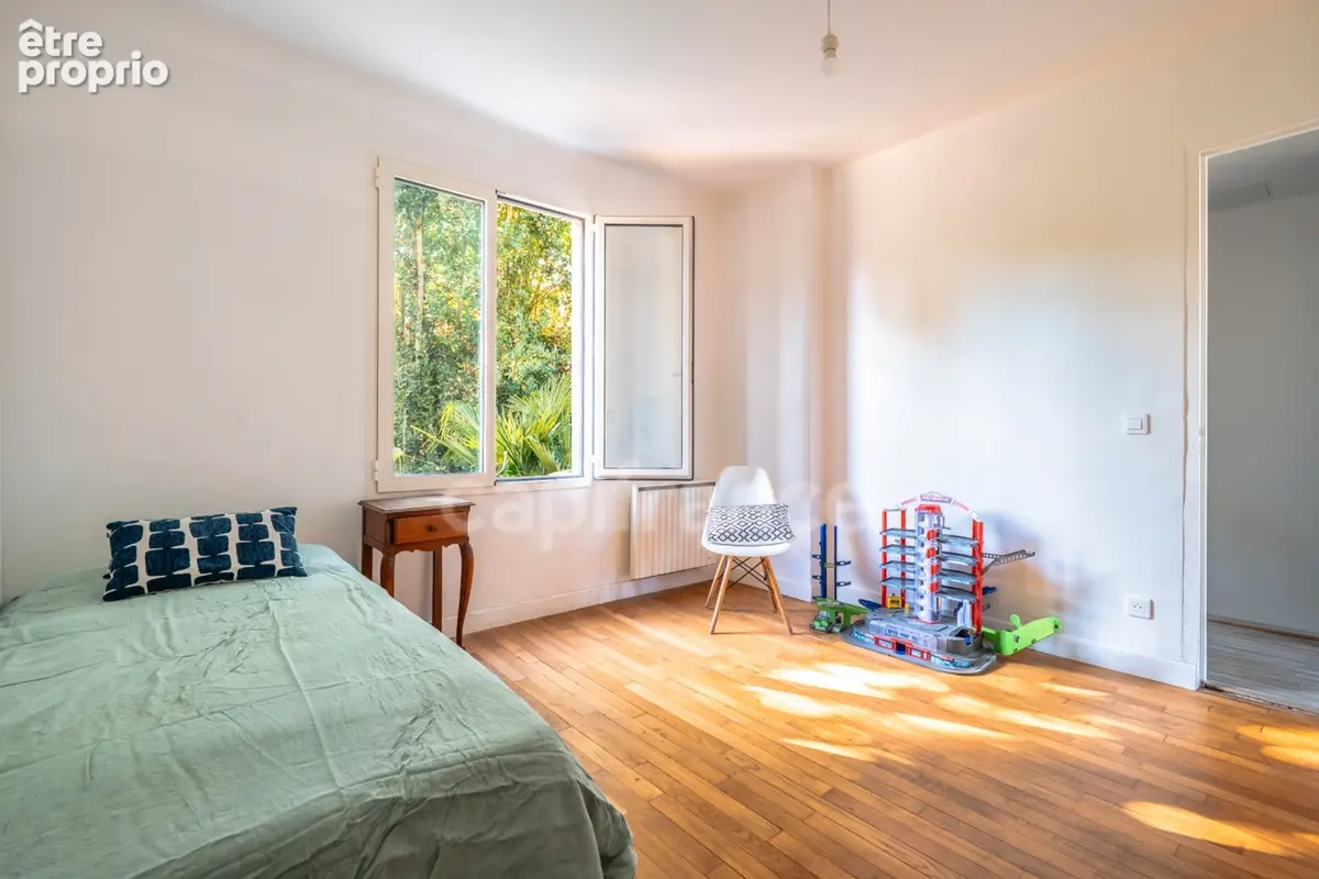 Versailles, A VENDRE MAISON RENOVEE  de 110 m2 au sol- 4 chambres- JARDIN- CALME et proximité des commodités - photo 12
