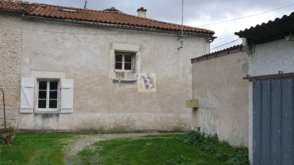 Maison à FLEAC