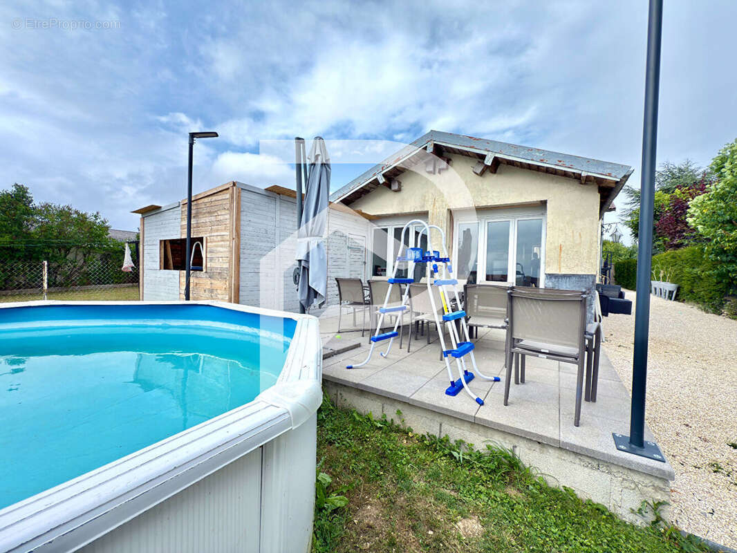 Maison à MANDRES-LA-COTE