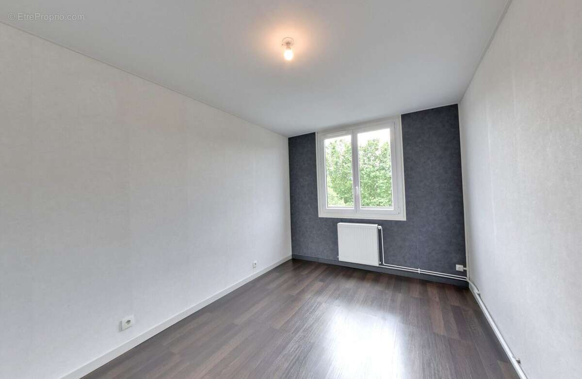 Chambre droite  - Appartement à ECHIROLLES