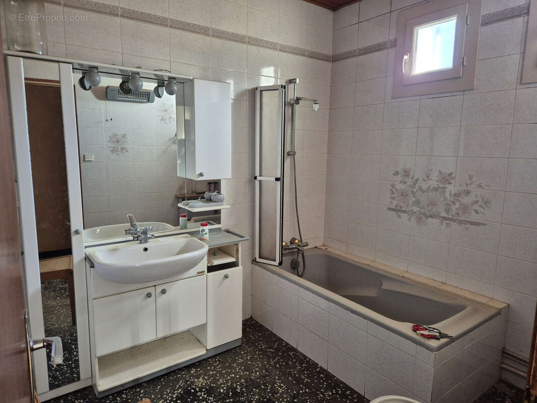 Maison 171 m2 terrain 5894 m2 - photo 9