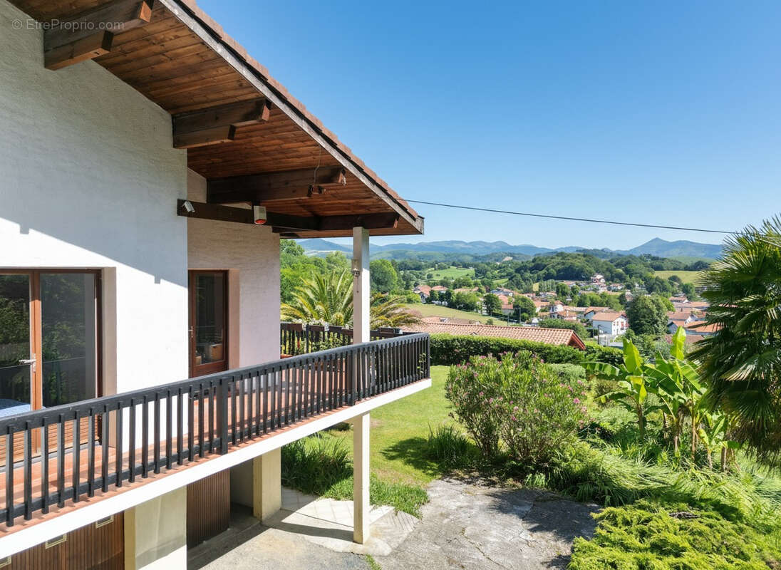 HERRIBISTA Maison Saint Pée Sur Nivelle T7  avec vue panoramique - photo 12