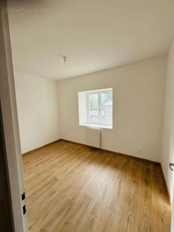 Appartement révové  3 pièce(s) 62.40 m2/parking - photo 5