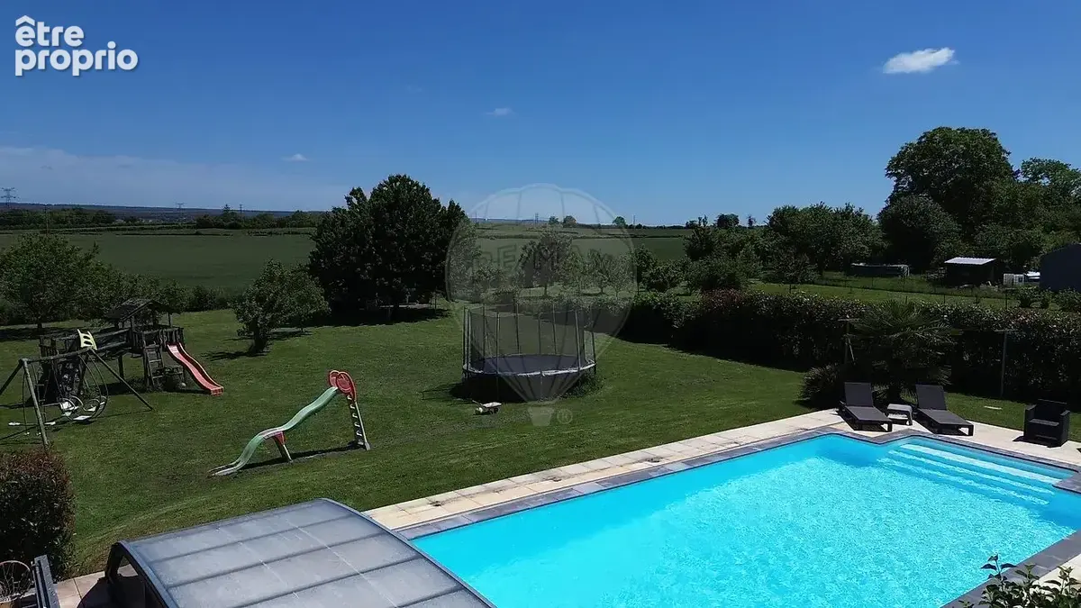 Maison 7 pièces 184 m² · à La Charite-sur-Loire · 184 m² · 265 000 €