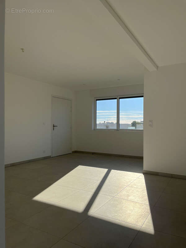 Appartement à SAINT-LAURENT-DU-VAR