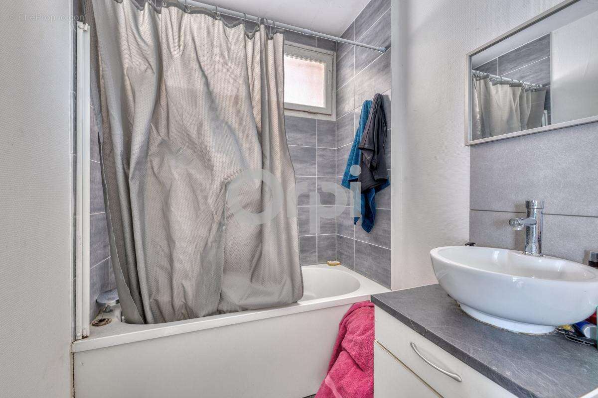 Appartement à LES PAVILLONS-SOUS-BOIS