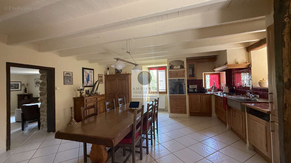 Maison à JAUJAC