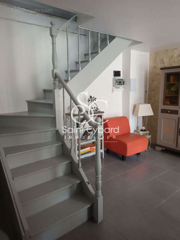 Maison à ROULLET-SAINT-ESTEPHE