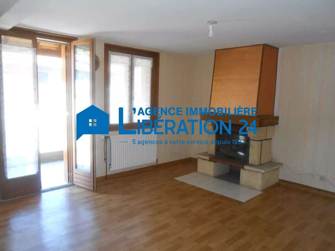 Maison à LE CHAMBON-FEUGEROLLES