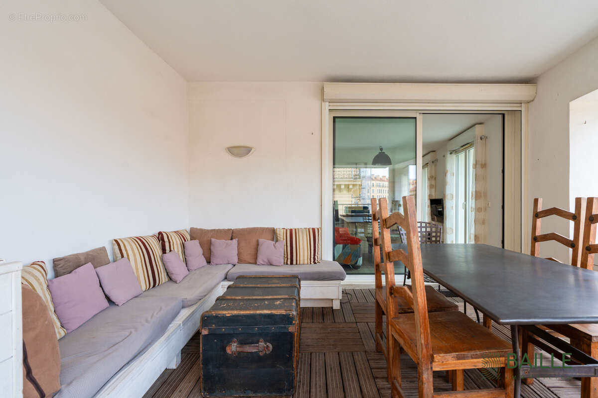 Appartement à MARSEILLE-2E