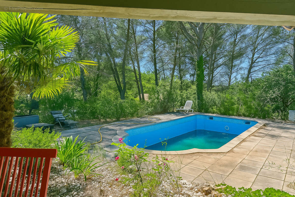 Maison à CHATEAUNEUF-LE-ROUGE