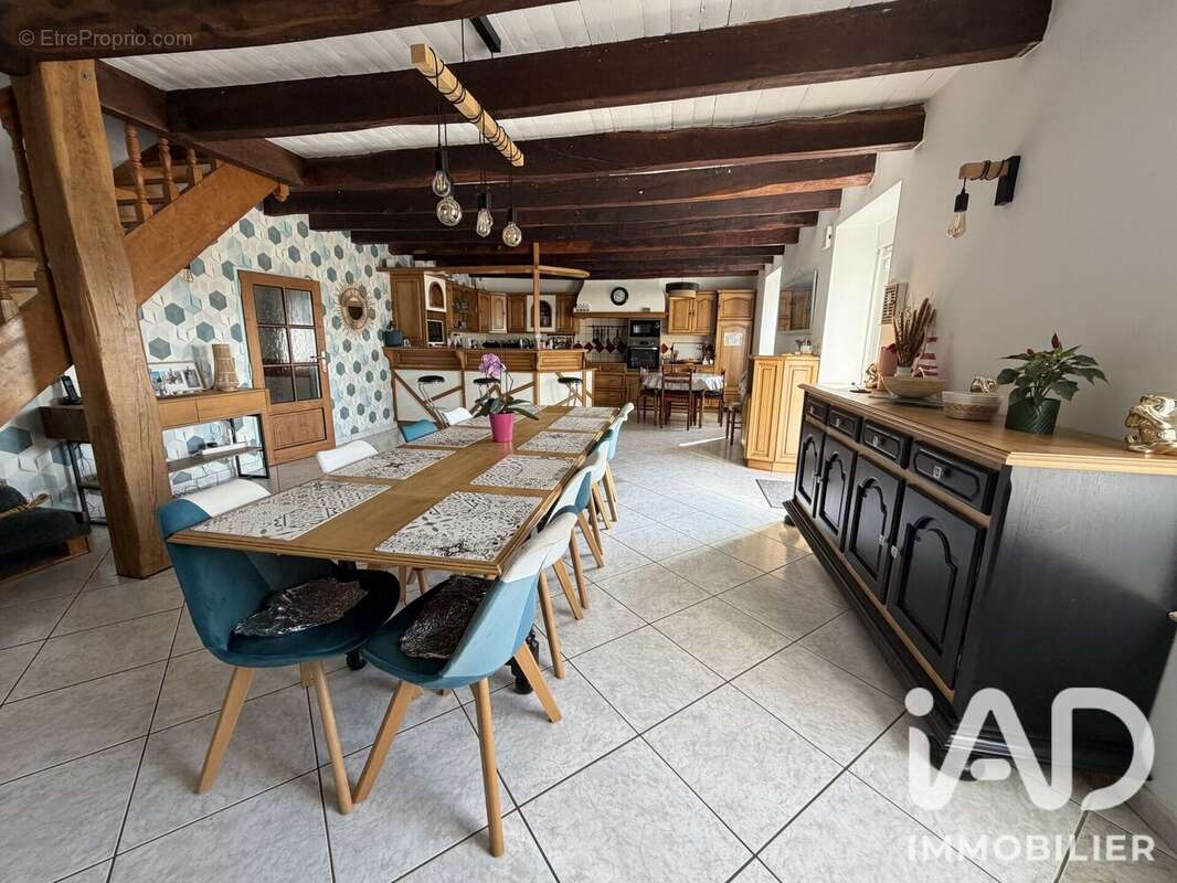 Maison 212 m² à Moreac  - photo 2