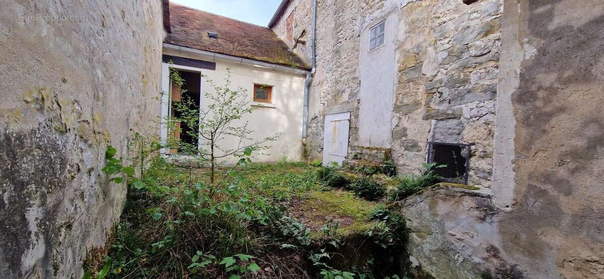 Appartement à VENEUX-LES-SABLONS