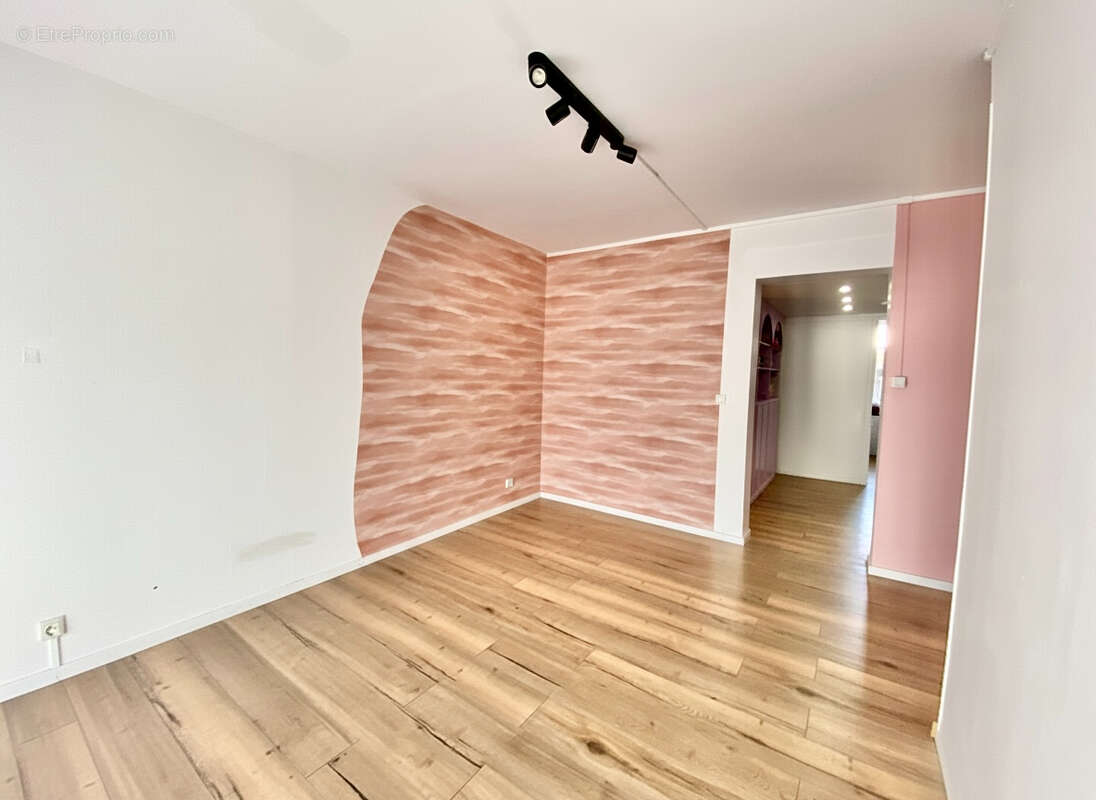 Appartement à MARSEILLE-4E